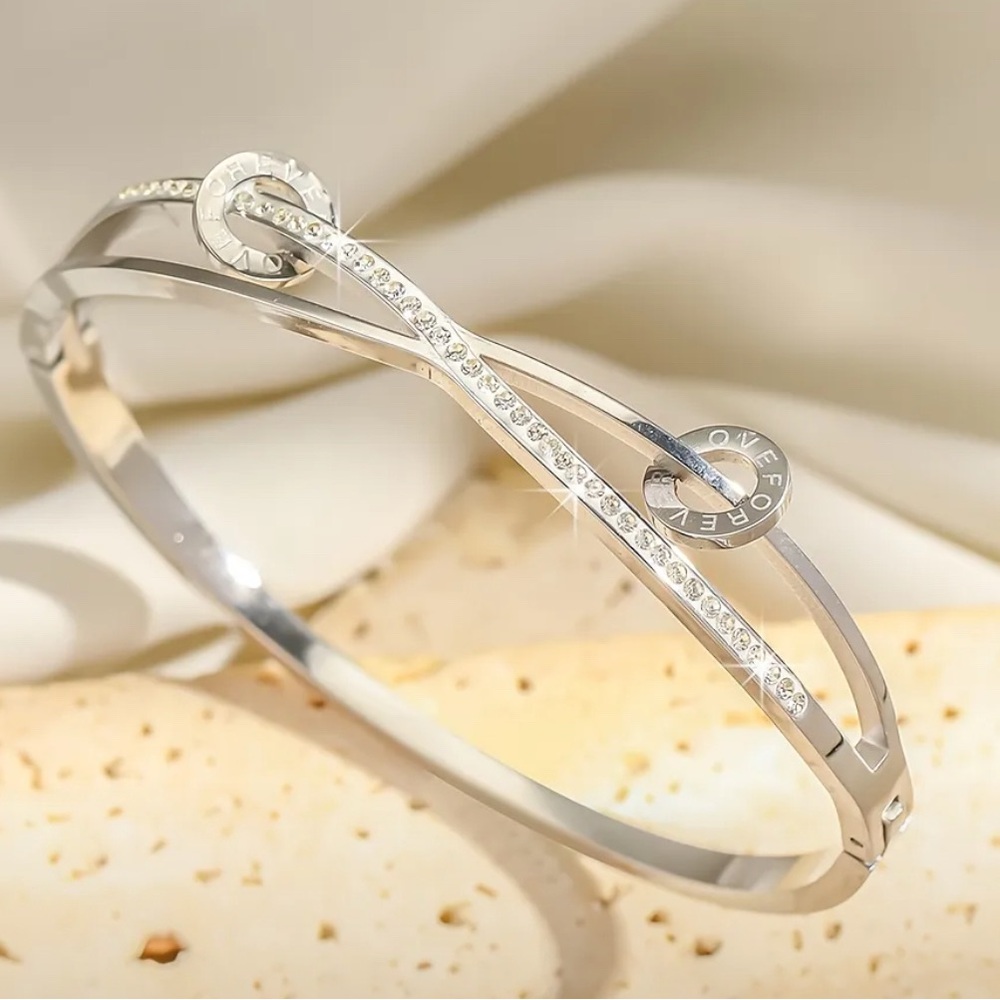 Elegant Silvery Bracelet with Crystal Accents